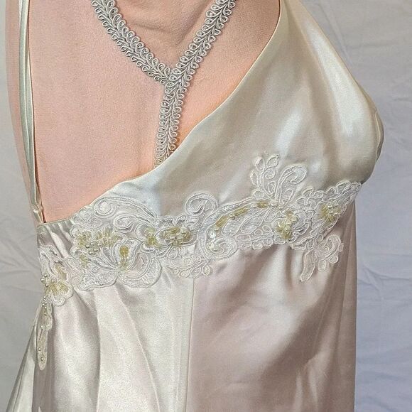 Victoria's Secret 1999 White Satin Pearl Sequin Applique Short Bridal Slip Small - Picture 8 of 17